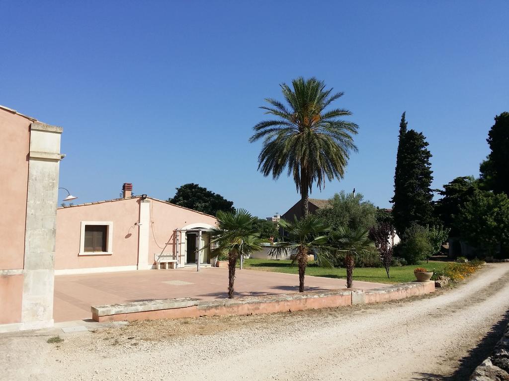 La Taverna Floridia Exterior photo