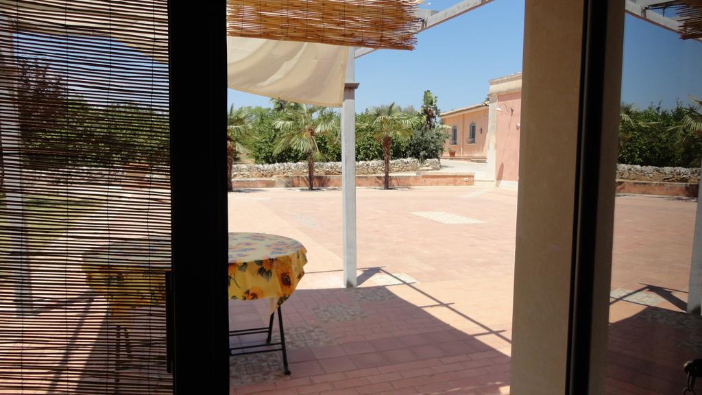 La Taverna Floridia Exterior photo